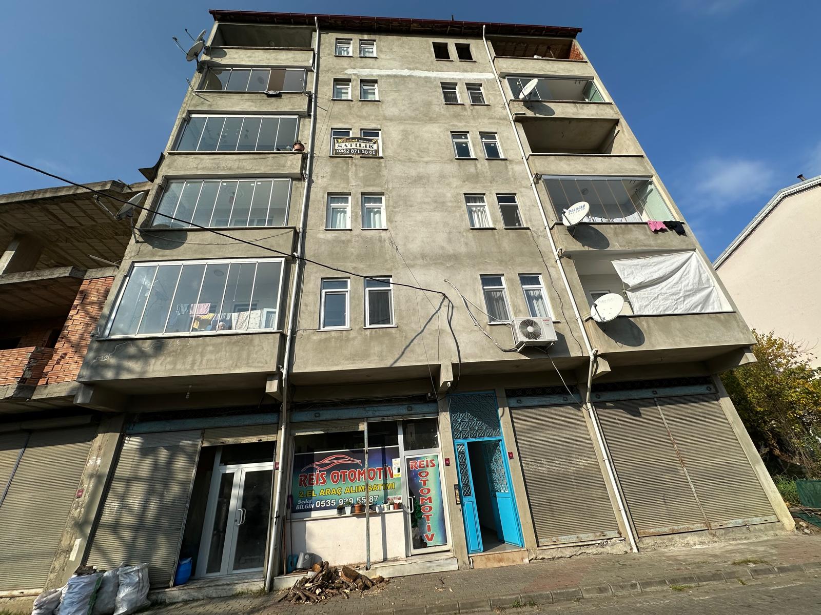 MABEL GAYRİMENKUL/VAKFIKEBİR YALIKÖY'DE SATILIK 2+1 ARAKAT DAİRE